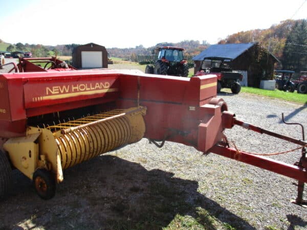 New Holland 311 with kicker - Image 3