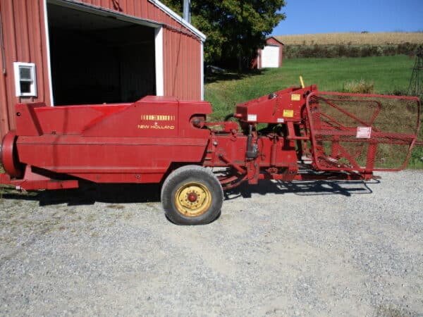 New Holland 311 with kicker