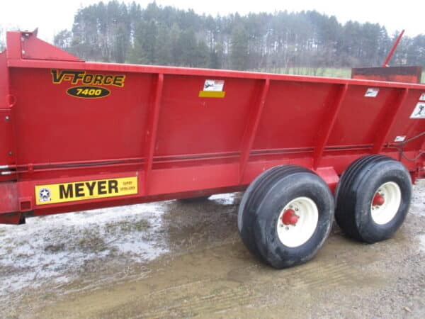 Meyer V7400 vertical beater spreader