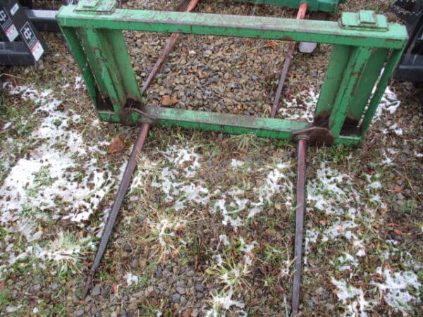John Deere QT bale spear