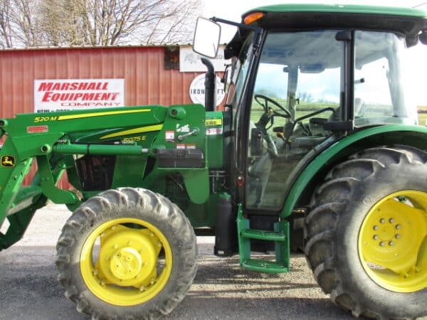 John Deere 5075E 4wd cab loader