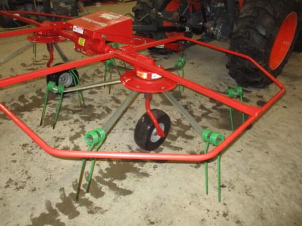 Farm King 2 star 10 ft Tedder - Image 3