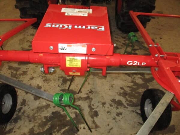Farm King 2 star 10 ft Tedder - Image 4