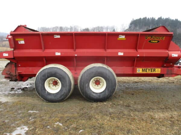 Meyer V7500 spreader
