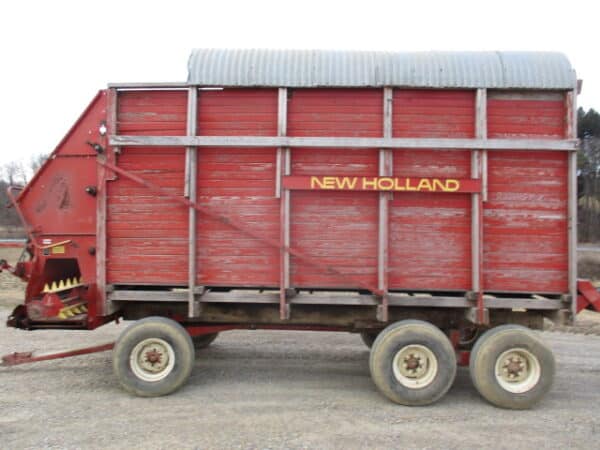 New Holland Crop carrier 8 forage box - Image 9