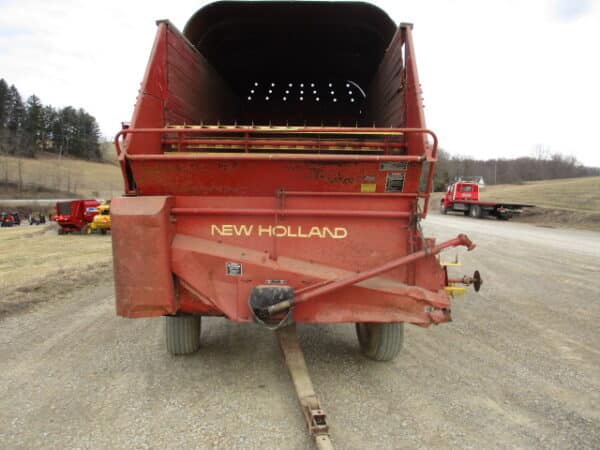 New Holland Crop carrier 8 forage box - Image 8