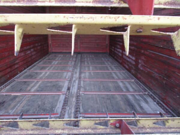New Holland Crop carrier 8 forage box - Image 7