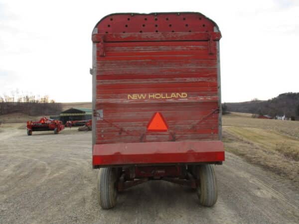 New Holland Crop carrier 8 forage box - Image 4