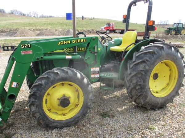 John Deere 5205 4wd  Loader - Image 7
