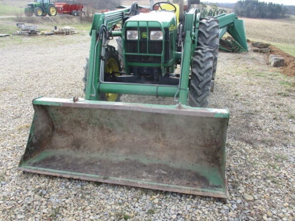 John Deere 5205 4wd  Loader - Image 6