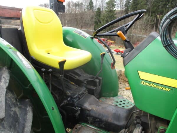 John Deere 5205 4wd  Loader - Image 4