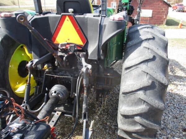 John Deere 5105 2wd tractor with loader - Image 4