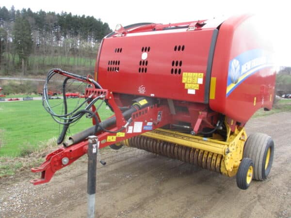 New Holland RB450 Round Baler - Image 2