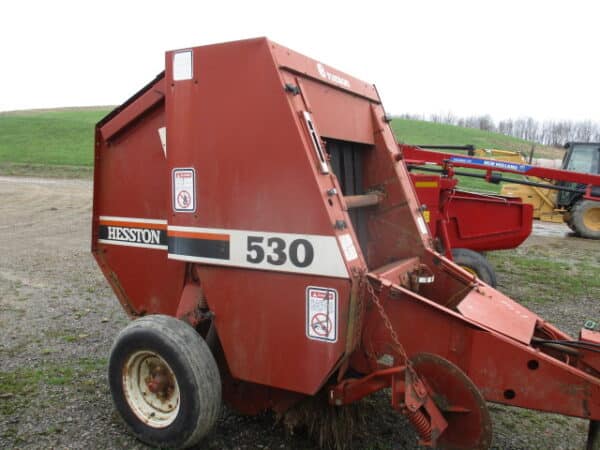 Hesston 530 round Baler
