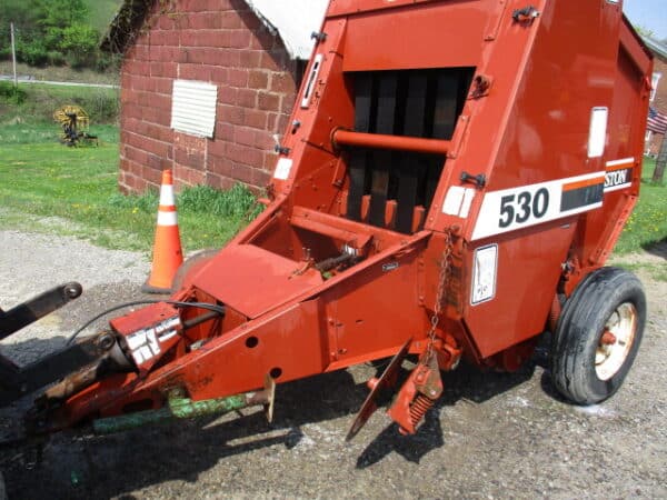 Hesston 530 round Baler - Image 2