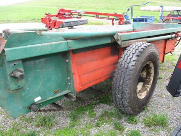 New Idea 217 Spreader - Image 5
