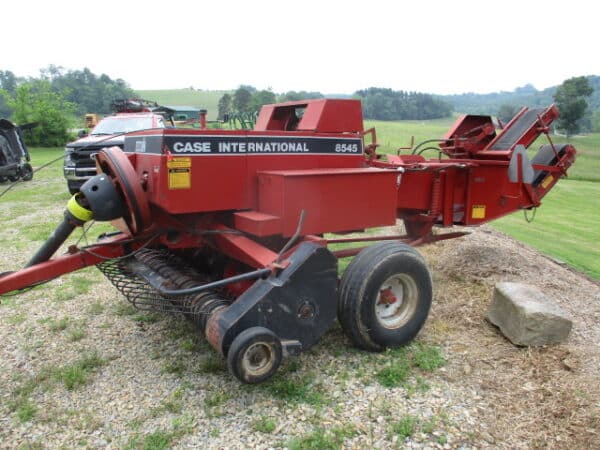 Case IH  8545 inline square baler - Image 2