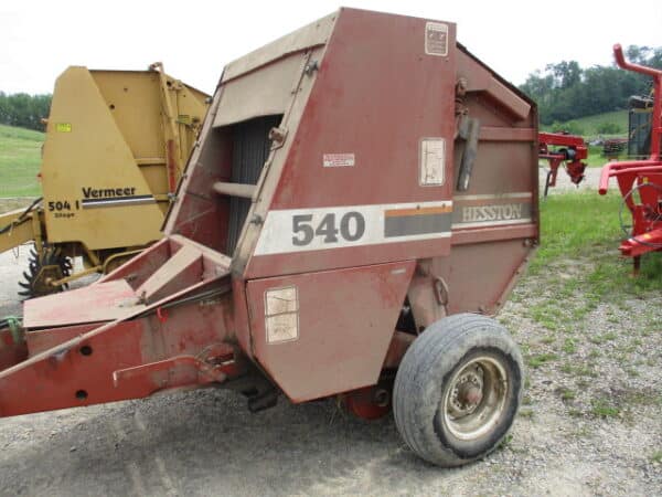 Hesston 540 round baler