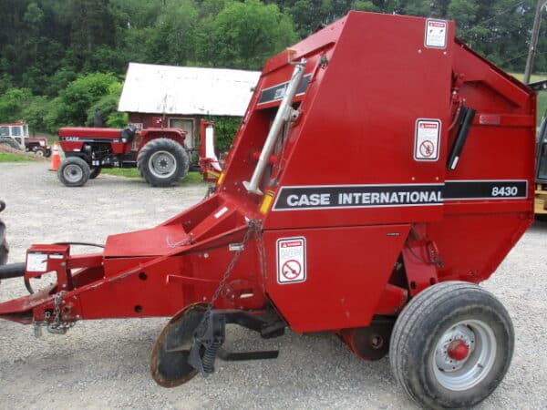 Case IH 8430 round baler - Image 2