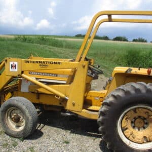 IH 2400 2wd loader