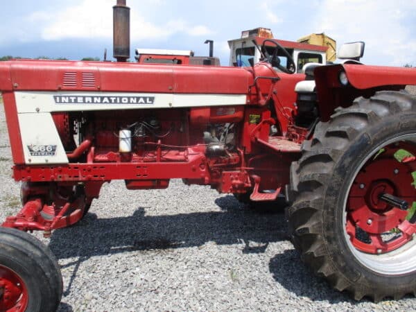 IH 666 2wd tractor