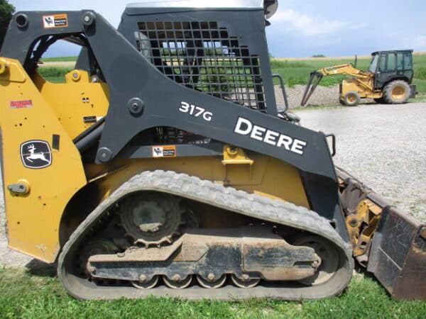 Deere 317G  Track Skid Loader - Image 4