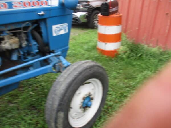 Ford 2000 2wd tractor - Image 8