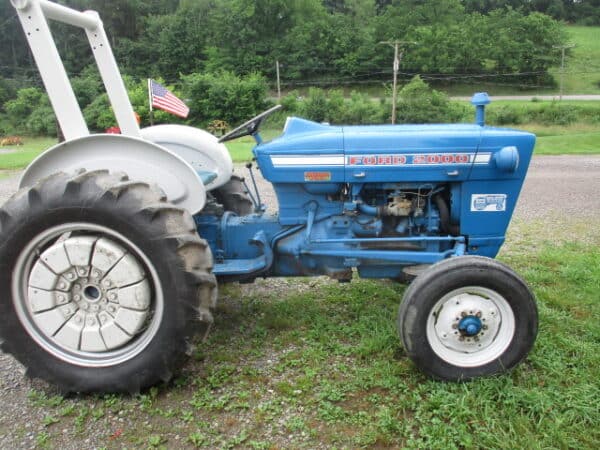 Ford 2000 2wd tractor