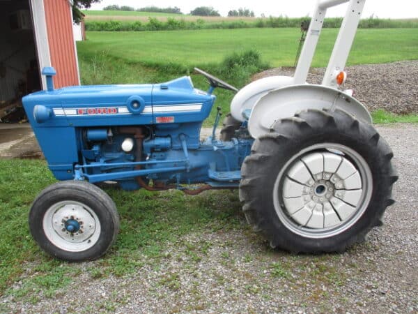 Ford 2000 2wd tractor - Image 6