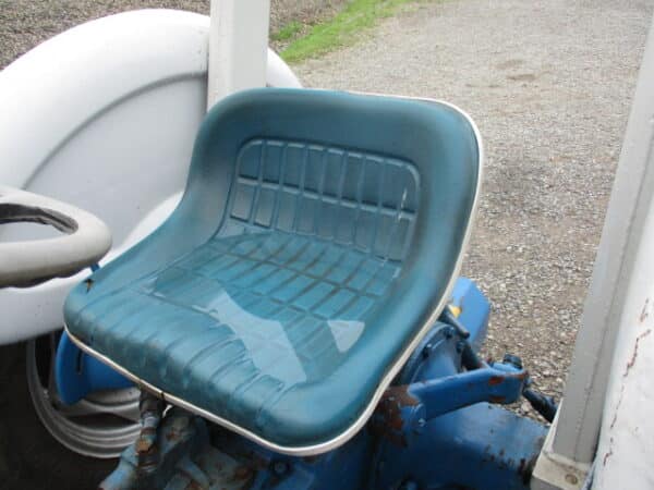 Ford 2000 2wd tractor - Image 4