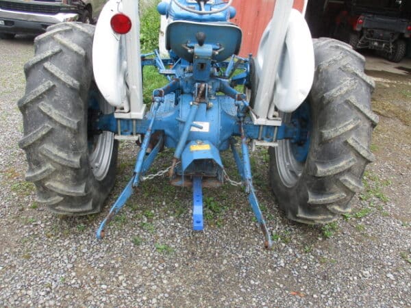 Ford 2000 2wd tractor - Image 2
