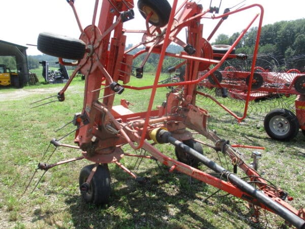 Kuhn 7802 THA 6 star tedder - Image 3
