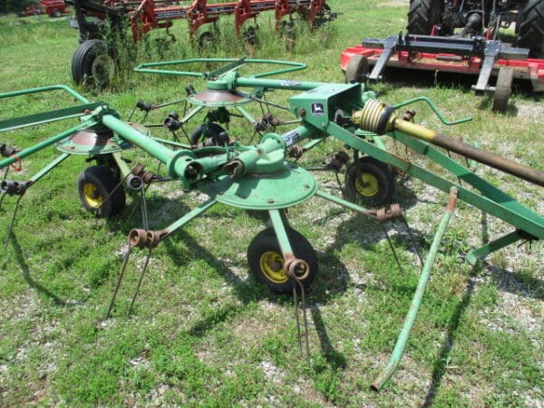 John Deere 752 4 star tedder