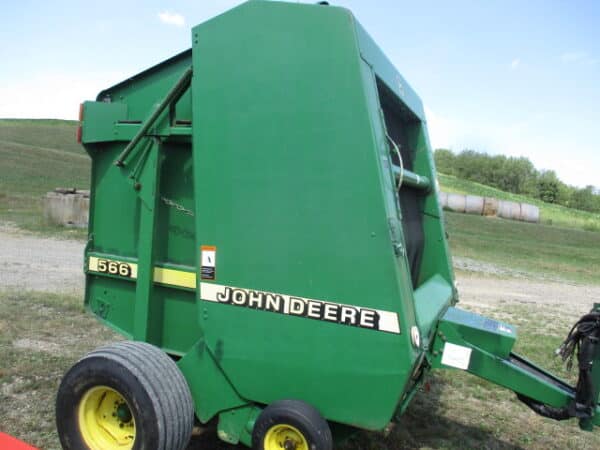 John Deere 566 Round baler