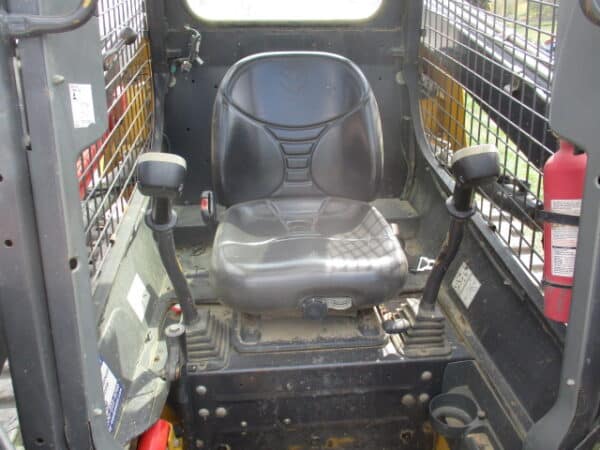 New Holland  C227 track loader - Image 6