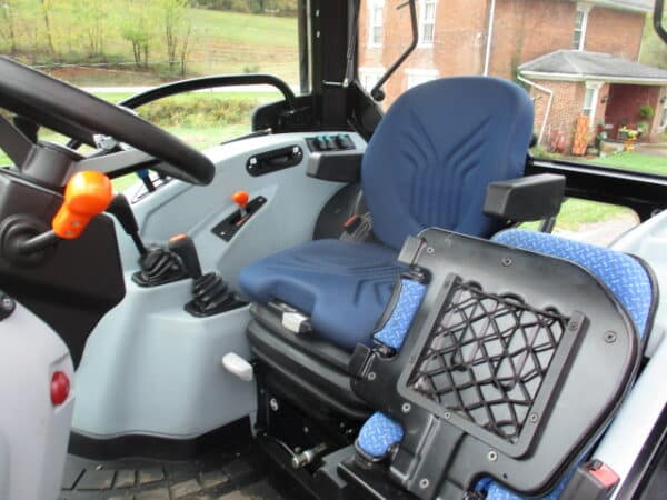 New Holland Workmaster 55 4wd cab loader - Image 2