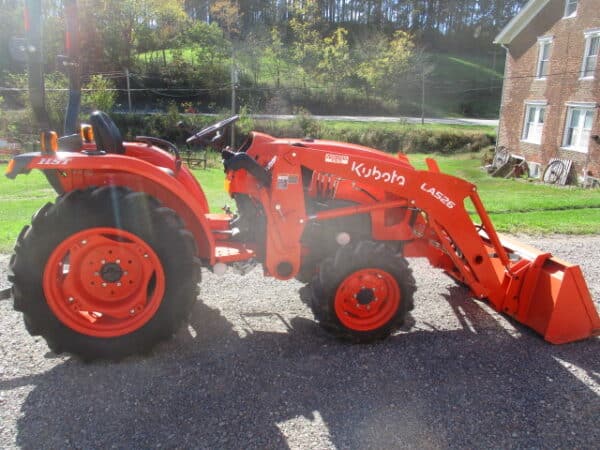 Kubota L3301  4wd Loader - Image 6