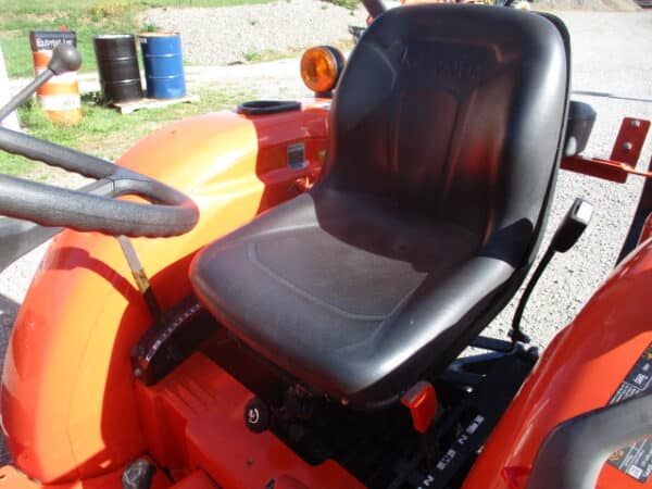 Kubota L3301  4wd Loader - Image 3