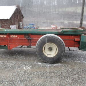 New Idea 217 spreader  with end gate
