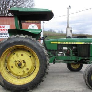 John Deere 2640  2wd , canopy