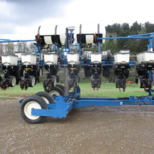Kinze   3500 8 row planter with interplants