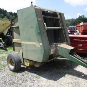 John Deere 330 round Baler