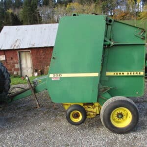 John Deere 330 round Baler
